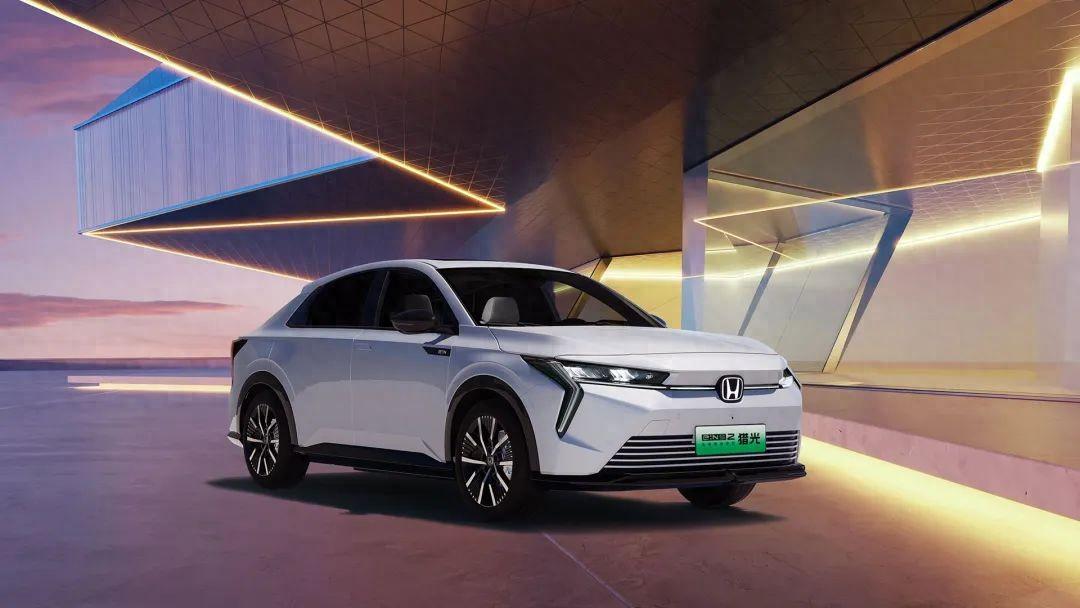 东风honda猎光,给出了正确的“卷”法!
