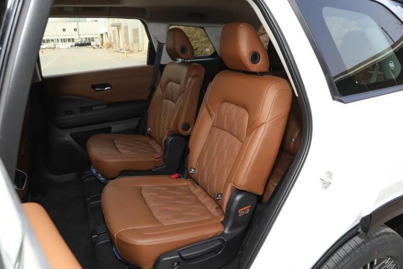 体验东风日产探陆:配2.0t 9at,轴距达到2900mm,定位中大型suv