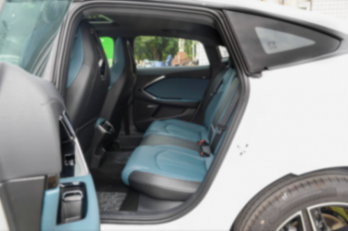 定位中型车,起售价仅11.98万,mg7这么卷,值得选吗