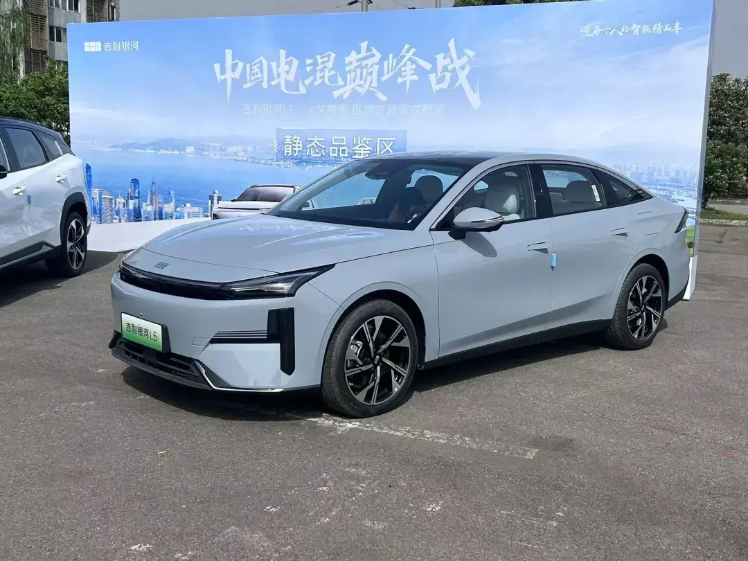试驾吉利银河l7、l6龙腾版:谁说「低价格」与「高价值」相悖?