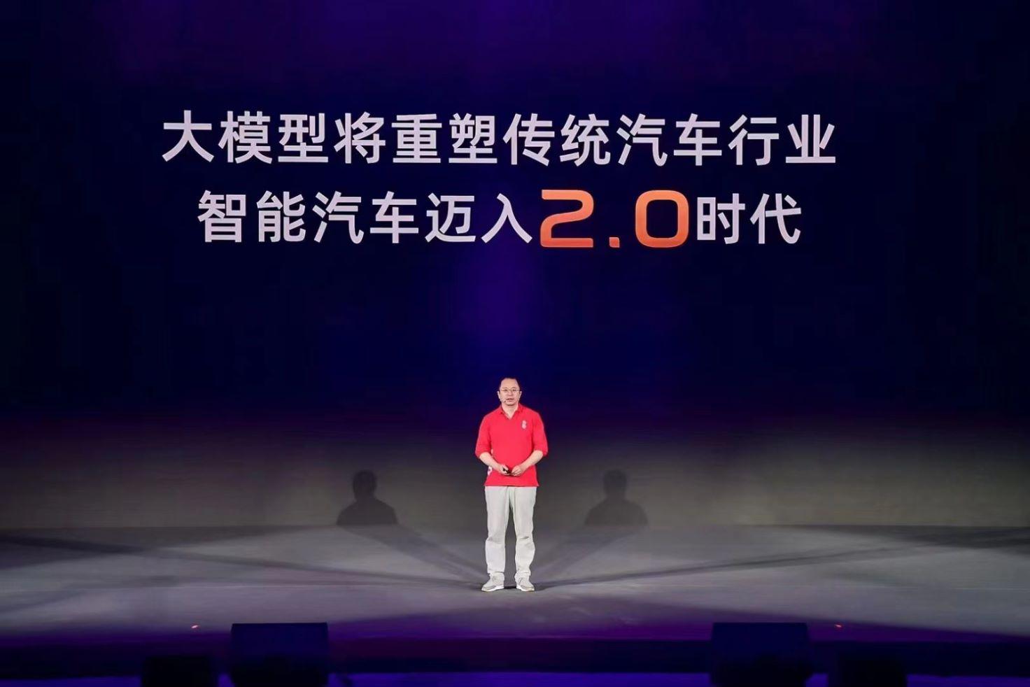 半年只用一箱油的哪吒l上市,12.99万起售