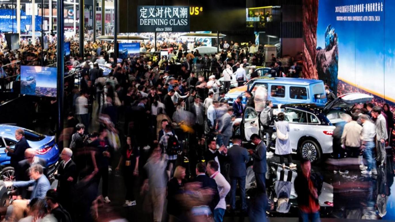 奔驰王忻:2025年推城市点到点的智驾九游会网址的解决方案